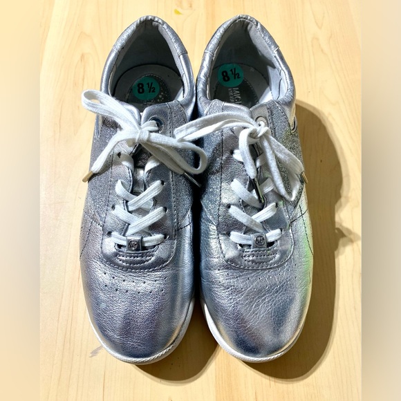 ♦️Michael Kors Women’s Addie lace up Silver Sneakers Size 8.5♦️ - Picture 4 of 14
